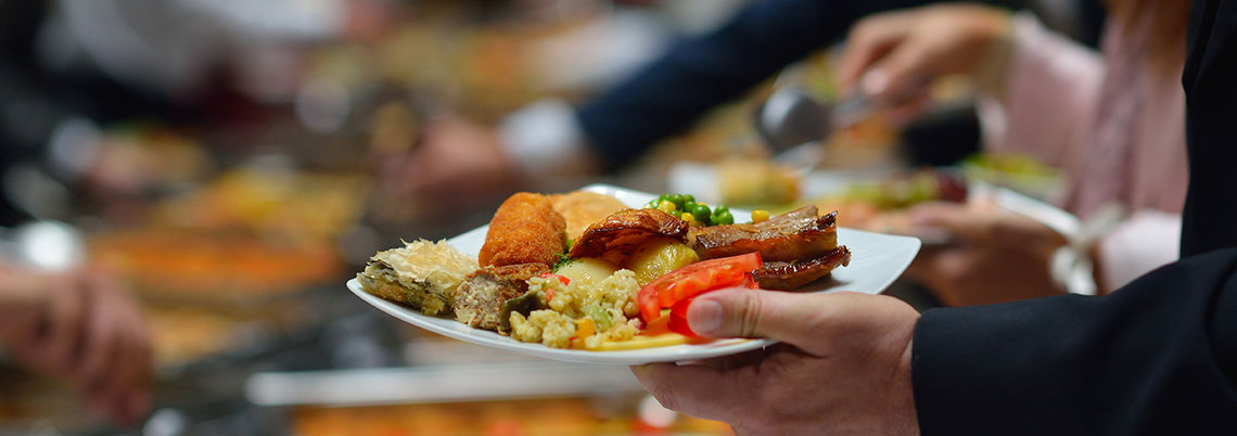 Foto: dotshock/Shutterstock.com 100-kantinen-programm-niedersachsen